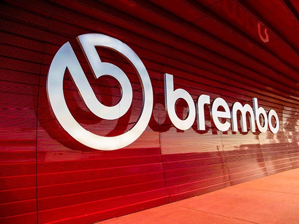 Bergamo, allarme bomba alla Brembo: evacuate tre sedi, artificieri al lavoro