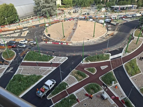 Milano, riapre piazza Stuparich: nuova viabilità e lavori in corso sulla 90-91